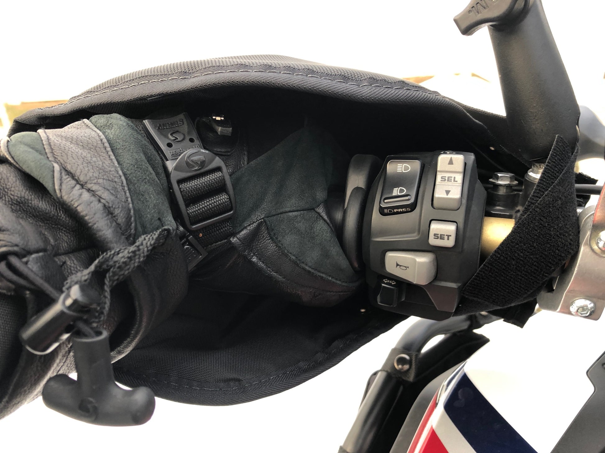 OBR ADV Gear Enduro Grip Mitts: Easy access to controls